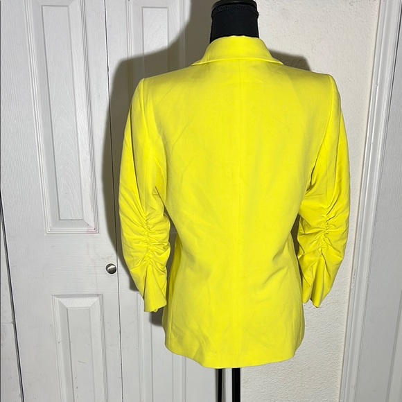 Gianni Bini Vibrant Yellow Blazer - Picture 2 of 8